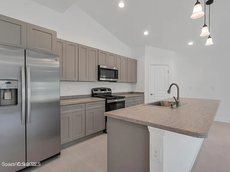 2310 Madrid Ave SE — Photo 6