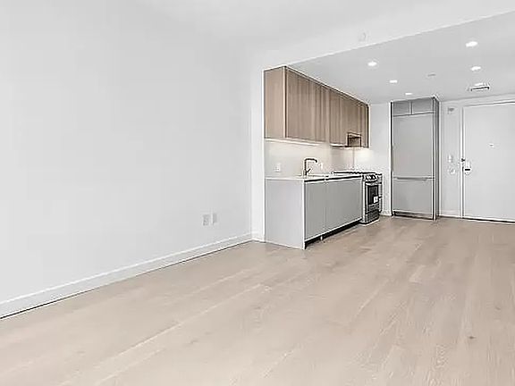 2nd image of 3 Court Sq #2909