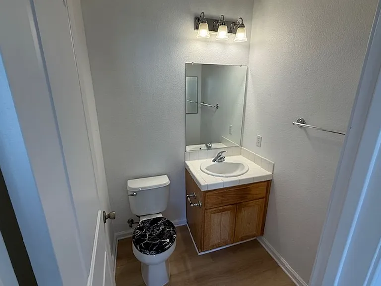 1419 Nevin Plz — Photo 20