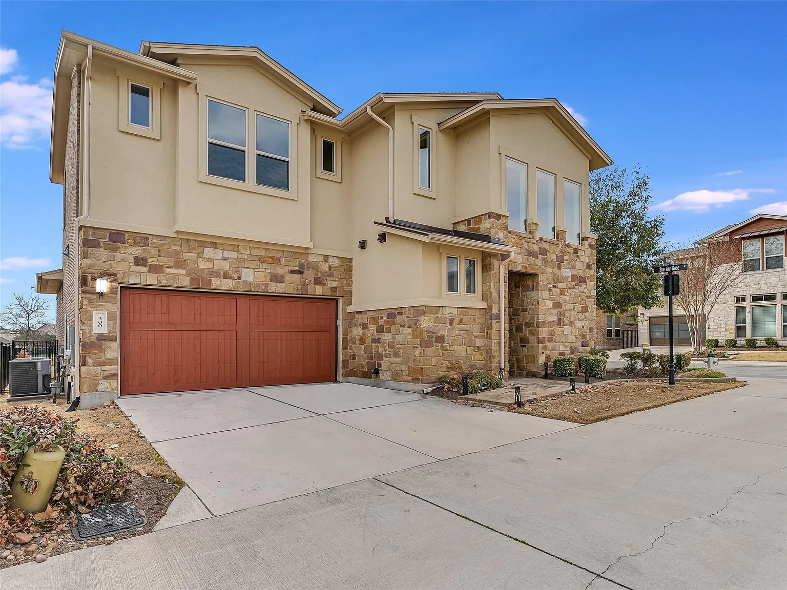 3 bed, 2.5 bath, 2381 sqft, $2,850 — Photo 2