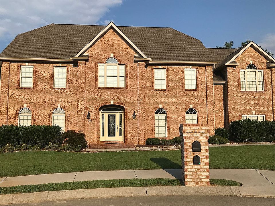 1st image of 111 Darwick Cir