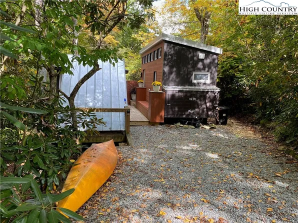 157 Hemlock Loop, Newland, NC 28657