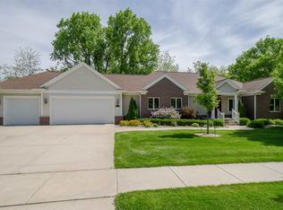 6520 Cottage Hill Ln NE, Cedar Rapids, IA 52411