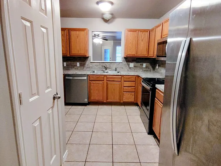 526 N Dover Ave — Photo 6