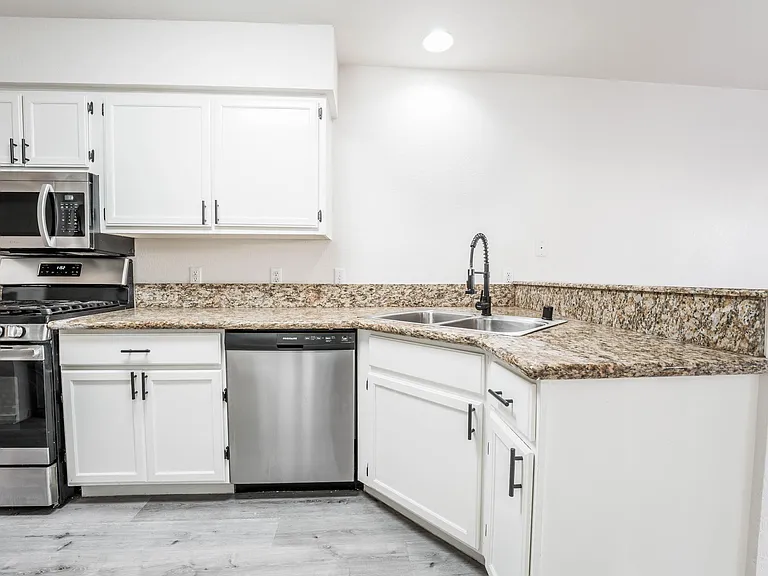 2817 Mill Point Dr — Photo 14