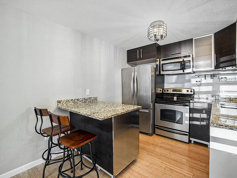 1032 N Clarkson St — Photo 6