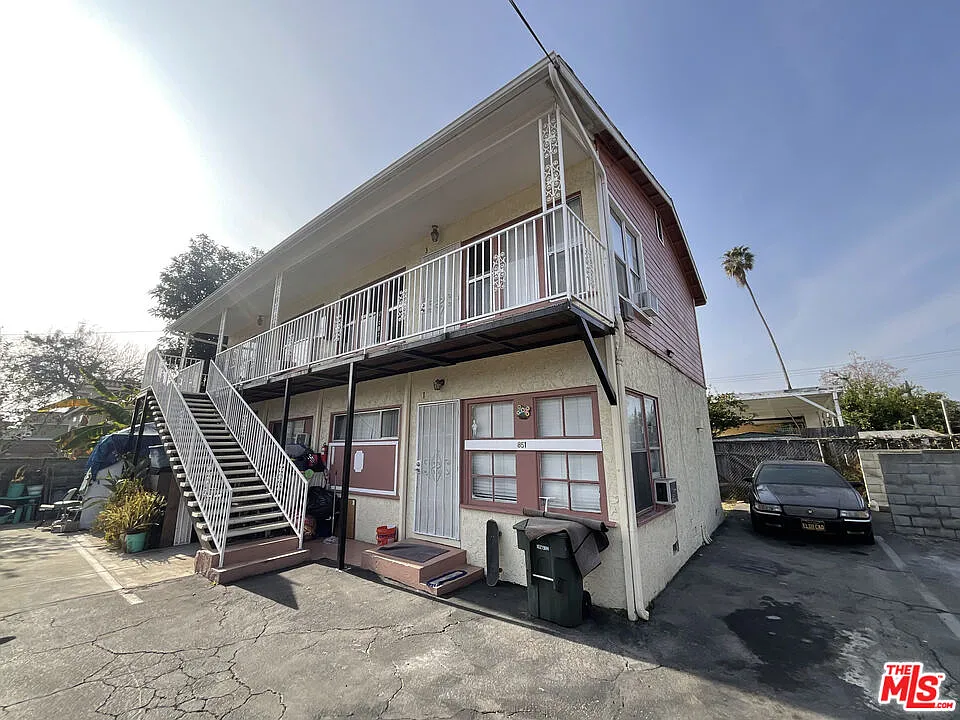1 bed, 1.0 bath, 825 sqft, $1,800 — Photo 2
