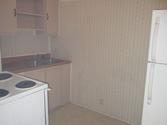 3rd image of 319 E 8th St APT 1