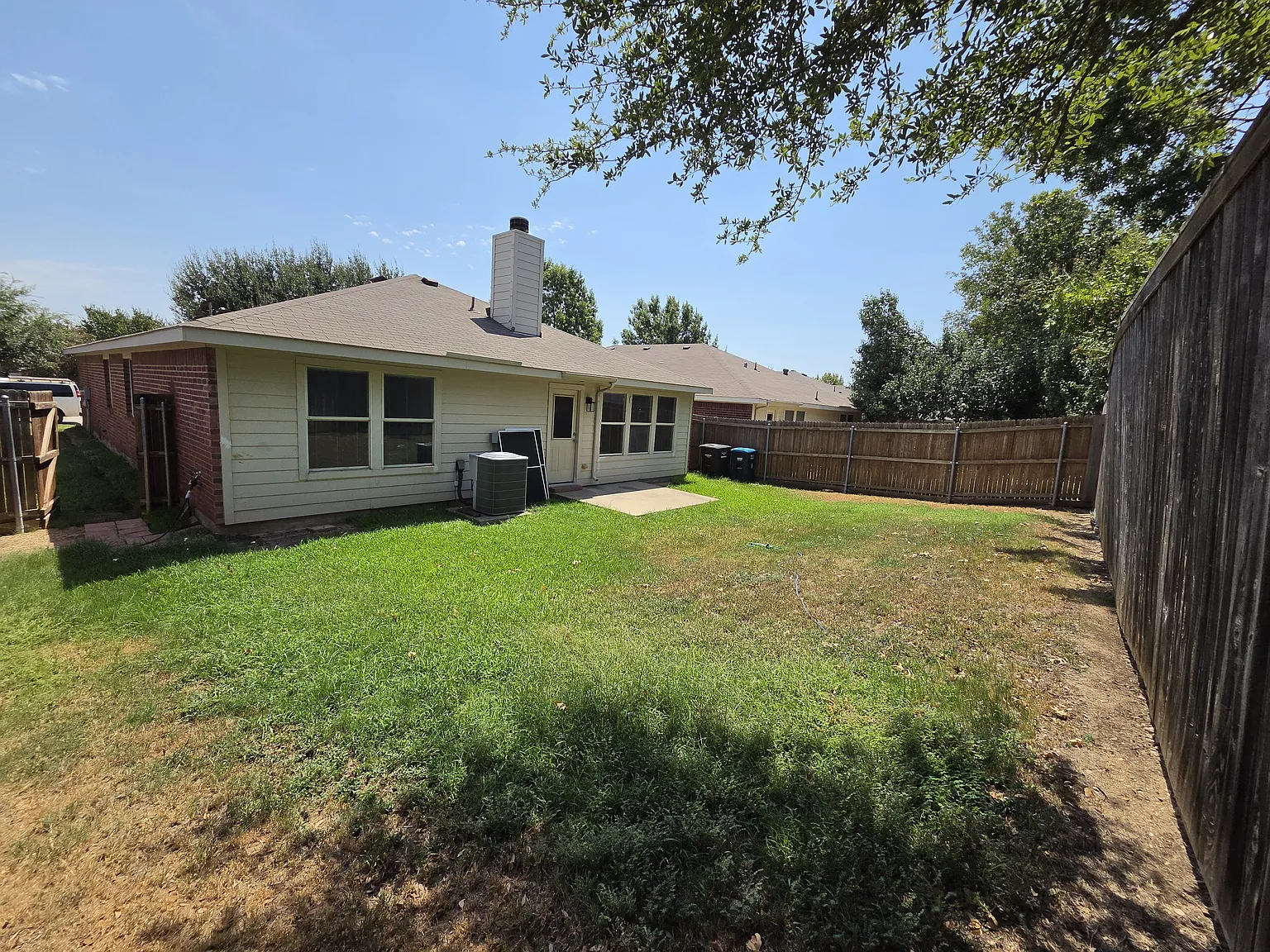 3 bed, 1407 sqft, $1,900 — Photo 2
