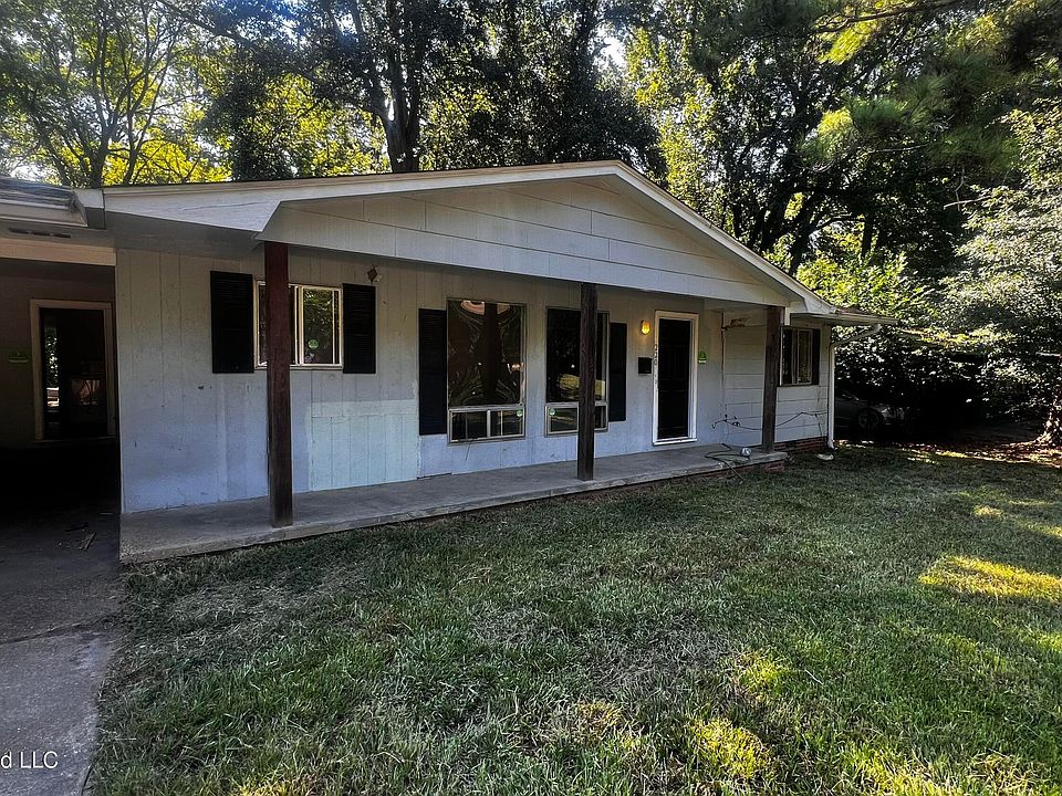 1st image of 220 McDowell Park Cir