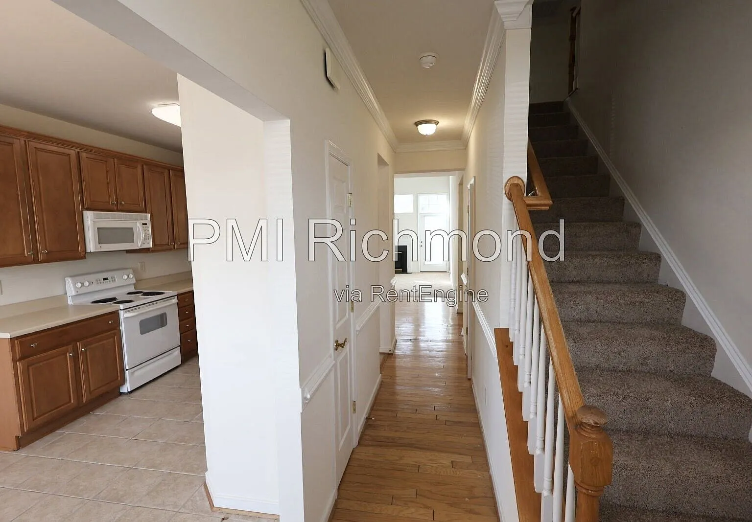 3 bed, 2.5 bath, 2050 sqft, $2,620 — Photo 2
