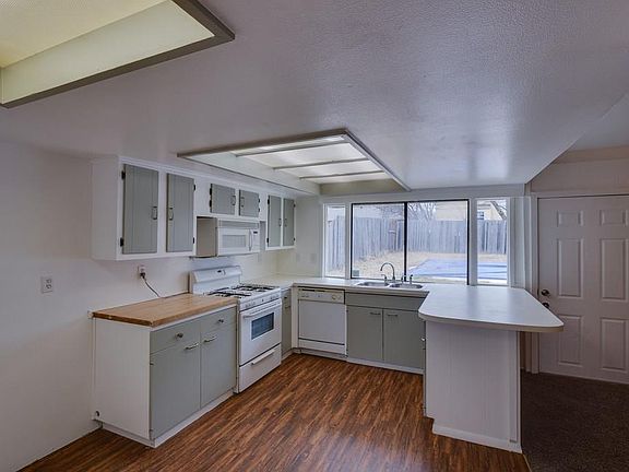 4th image of 1409 Armstrong Dr