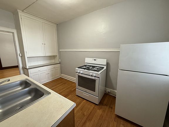 3rd image of 2510 Harney St #31