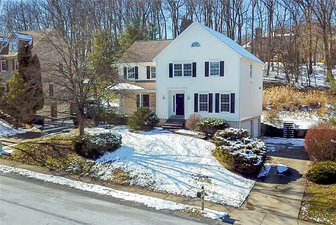 311 Heather Hill Dr photo 1