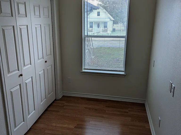 872 Lakeview Dr — Photo 7