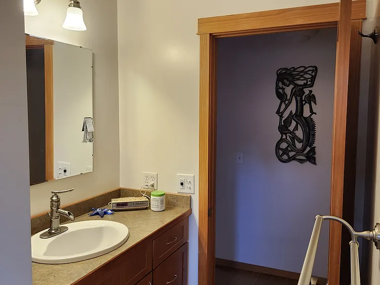2415 Woodland Ave — Photo 4