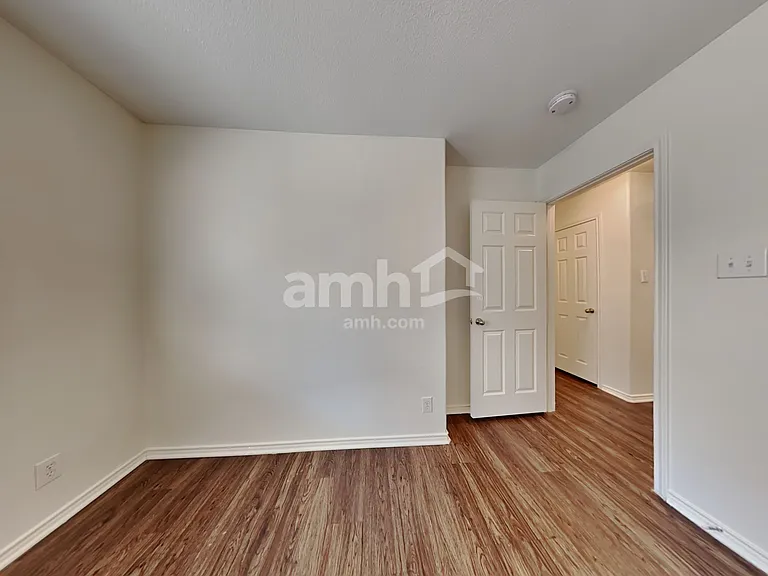 10622 Axis Xing — Photo 14