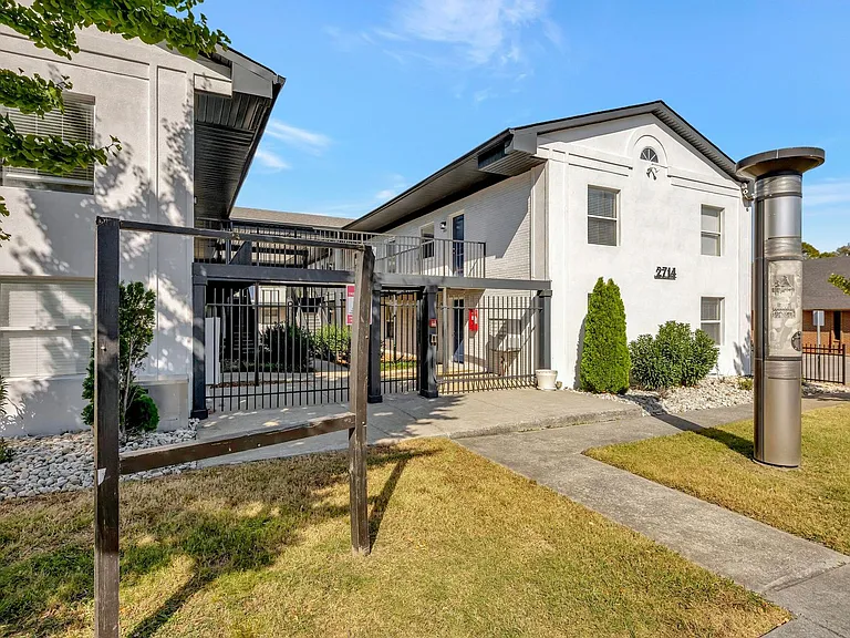 2714 Jefferson St — Photo 41