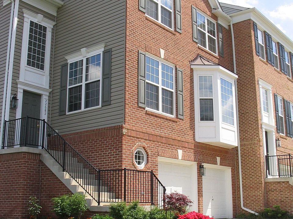 4br 1lib 3.5 Bath Huge Trex Deck Fin Bsmt with walkout wood patio