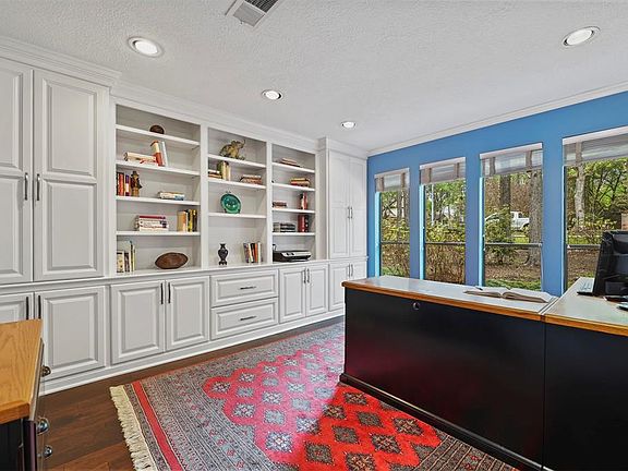 3rd image of 2621 Valley Manor Dr