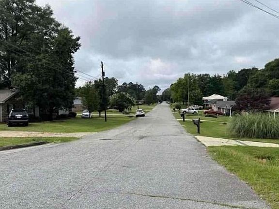 Exterior Neighborhood (street photo)