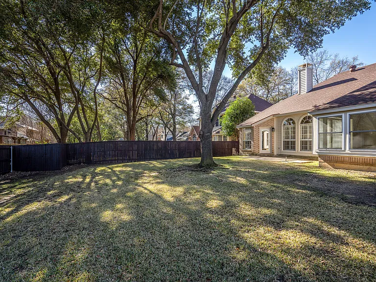 2724 Lakehollow Ln — Photo 29