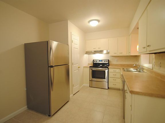 3rd image of 474 Moss Dr
