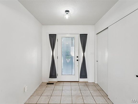 5th image of 224 Carrington Blvd