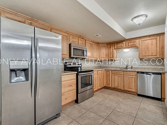 2nd image of 2801 S Harrow Ct