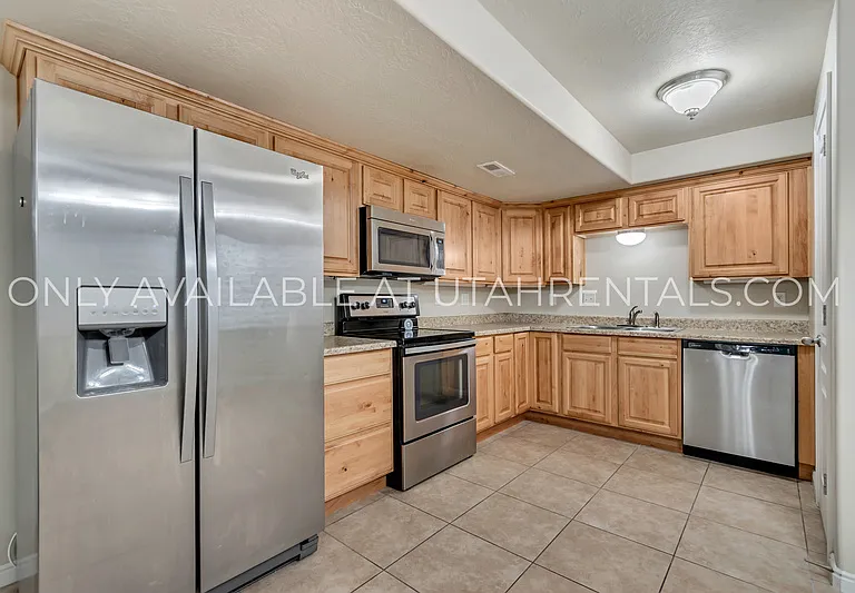 2801 S Harrow Ct — Photo 1
