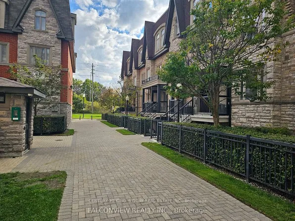 318 John St #241, Markham, ON L3T 0B1
