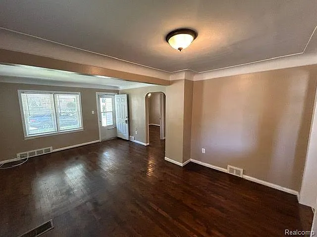 21751 Roslyn Rd — Photo 7