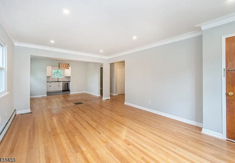 25 Whitfield St #1 — Photo 5