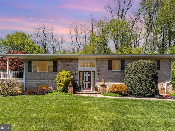 111 W Walnut St, Red Lion, PA 17356