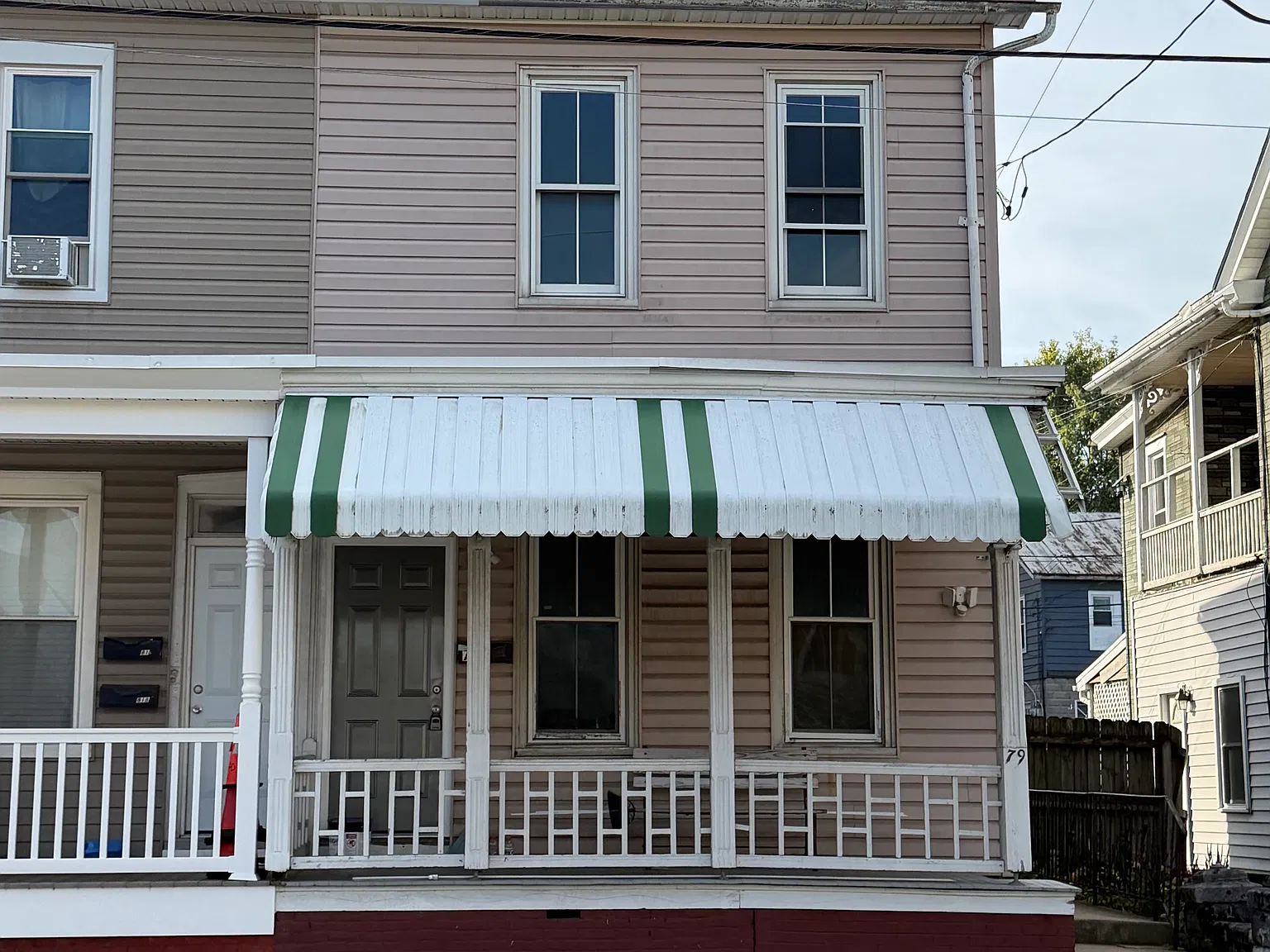 3 bed, 1.5 bath, 1440 sqft, $2,000 — Photo 1