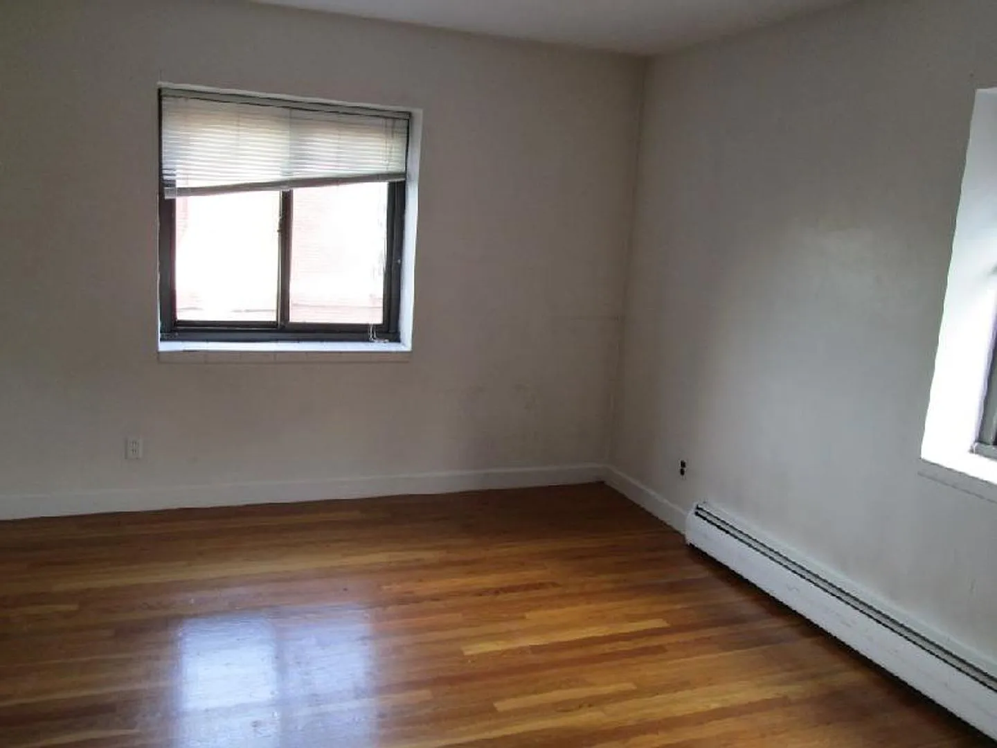 Brighton 2-Bedroom with Parking and Renovated Kitchen — Photo 4