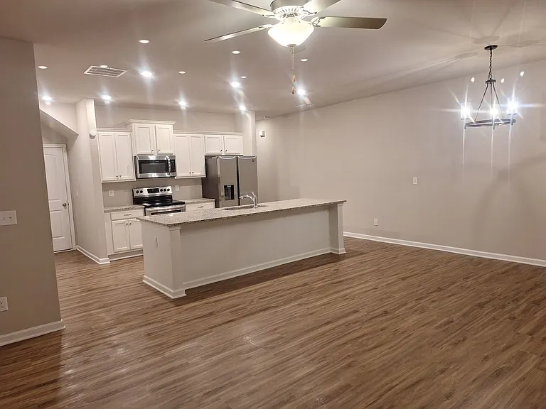 220 Turner Ln — Photo 15