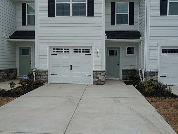2nd image of 104 Filly Ln