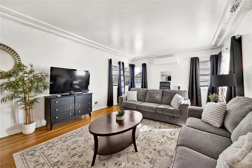 2 bed, 1050 sqft, $2,895 — Photo 4