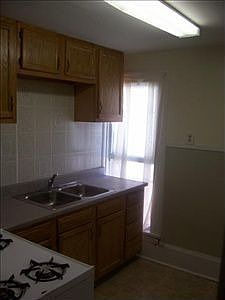 4th image of 84 1/2 Charlotte St