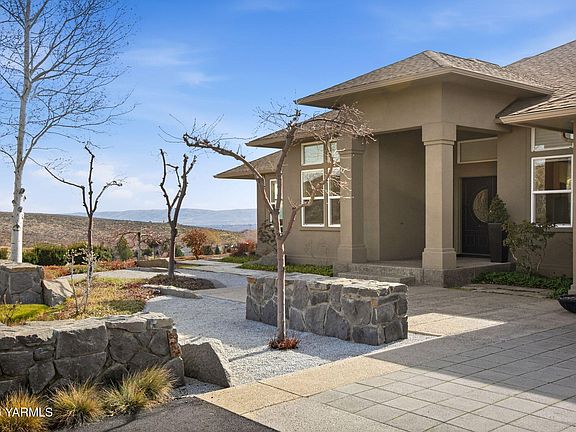 4th image of 904 Majesty Heights Dr