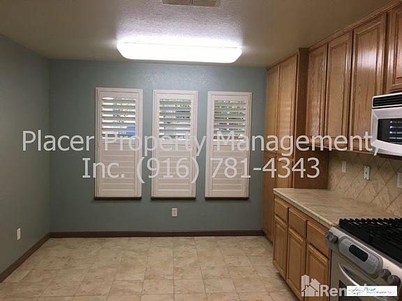 3rd image of 1369 Black Bear St