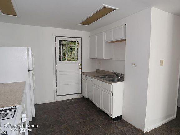 3rd image of 3954 N Janssen Ave #Garden