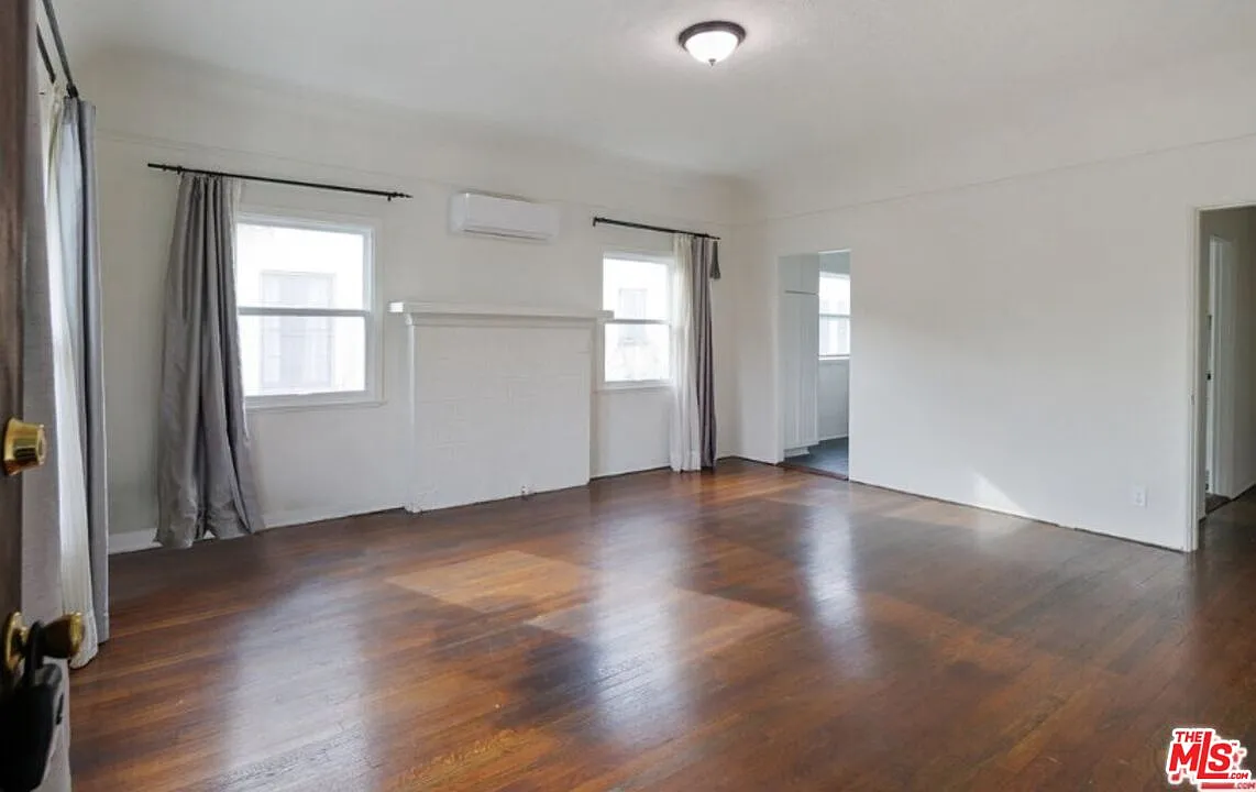 2 bed, 1.0 bath, 900 sqft, $3,250 — Photo 4