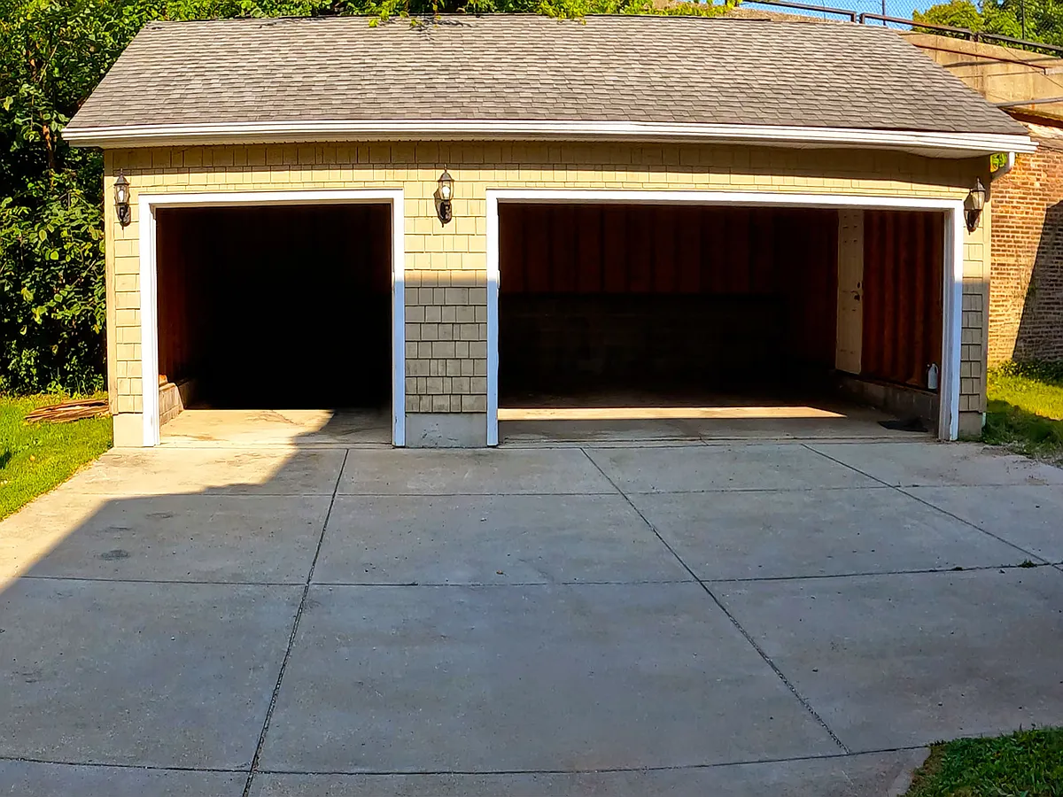 Building Photo - 1661 Hillcrest Rd #3