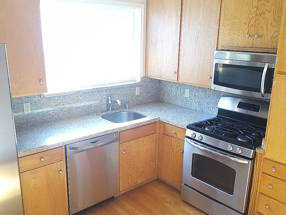 4th image of 221 Baltimore Way