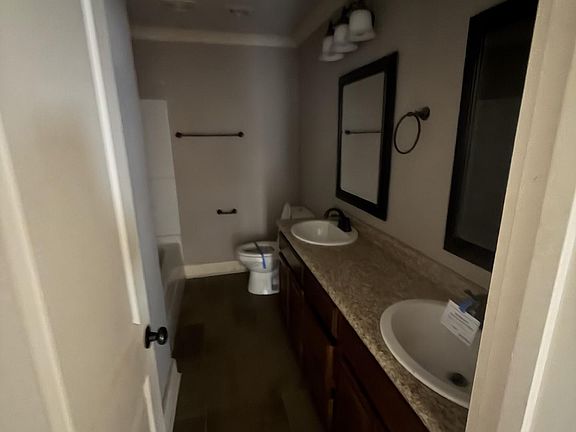 5th image of 302 W 2nd St