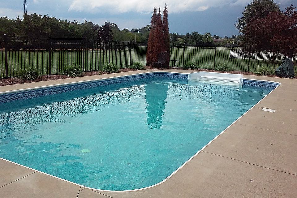 2nd image of 128 Creekside Dr