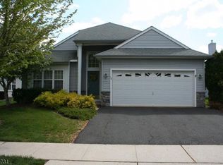 18 Daulton Dr, Somerset, NJ 08873