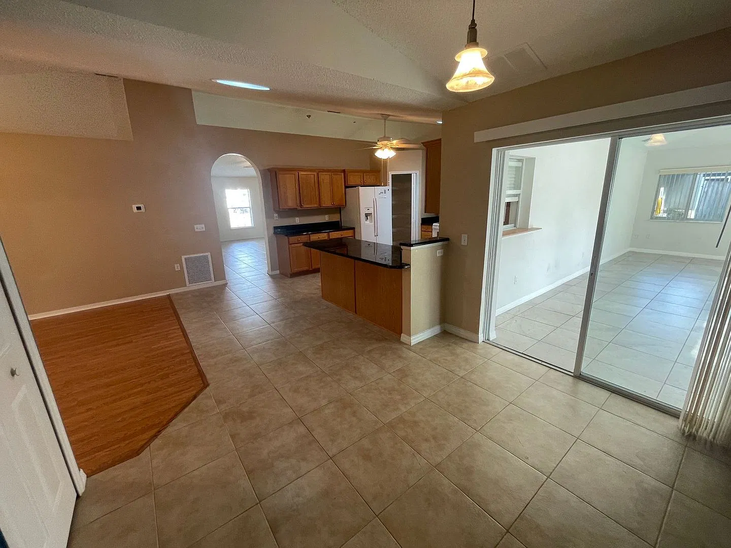 Spacious 4 Bedroom, 2 bath home, — Photo 4